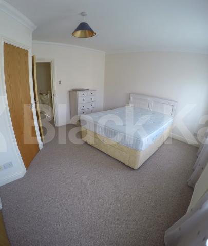 			UNDER OFFER, 4 Bedroom, 1 bath, 1 reception House			 Harper Road, Borough